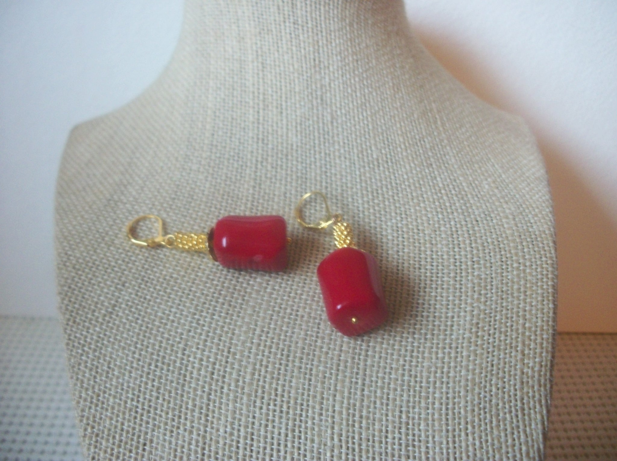 Gold Tone Lever Back Red Stones Dangle Earrings 63017