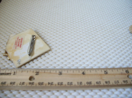 Vintage Lucinda House Pins, Peace Fall Day Tulips Tree  Heart Love 61318