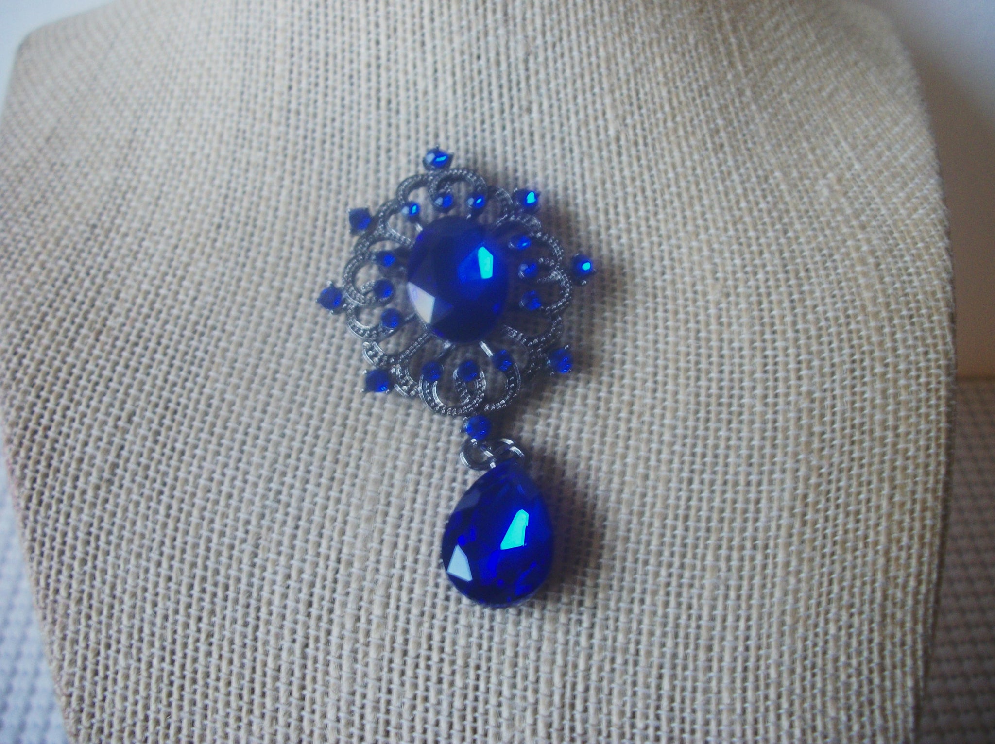 Vintage Brooch Pin, Silver Toned Cobalt Blue Dangling Glass Rhinestones, 023021