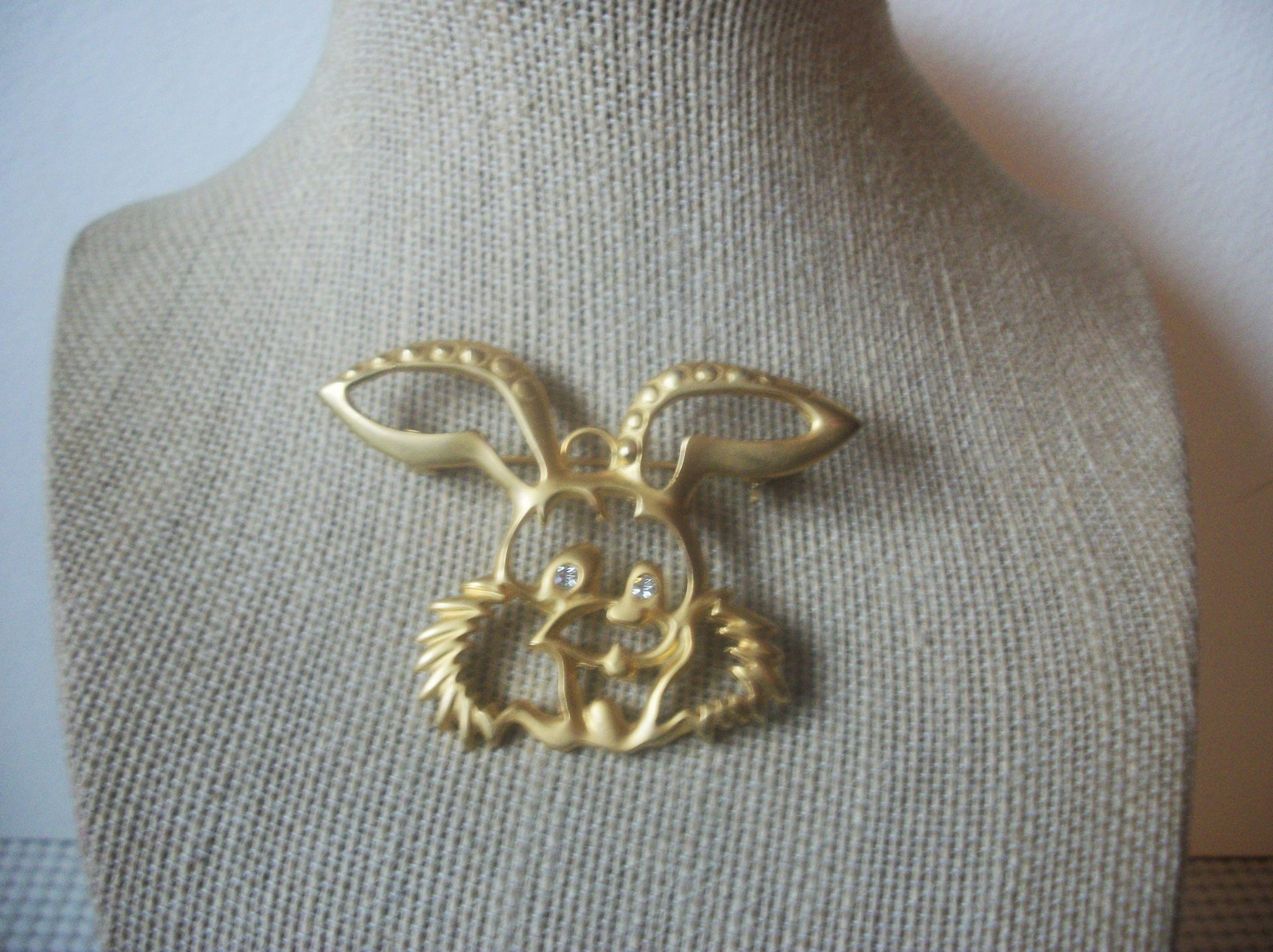 Vintage Jewelry Cute Easter Bunny, Matte Gold Tone Clear Crystal Rhinestone Eyes, Brooch Pin 022521