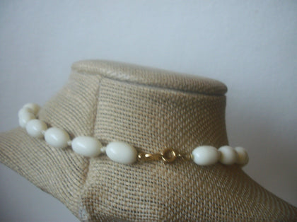 Gorgeous Vintage 18" Signed TRIFARI Light Cream Individual Knotted Graduated Design Necklace 030421