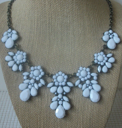 Retro 20" - 22" Flower necklace White Bronze Tone 030321