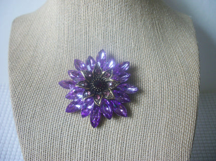 Vintage Brooch Pin Exquisite Lavender Floral Rhinestones Flower Burst Gold Tone 121516 Beautiful pin!