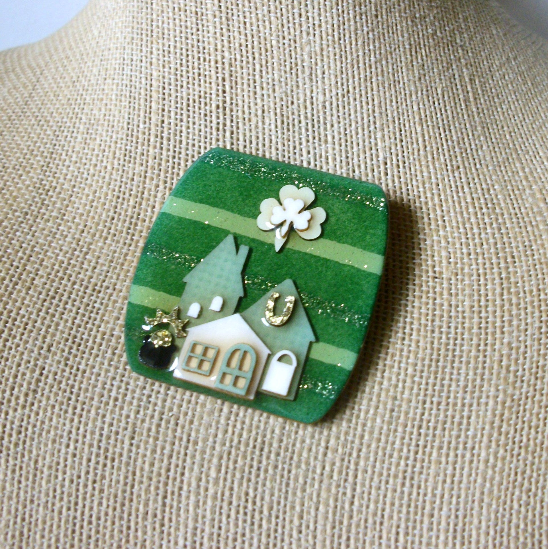 RARE Hard To Find Lucinda Luck Of The Irish Shamrock Pot Of Gold Clover Glittery Horse Shoe 61318