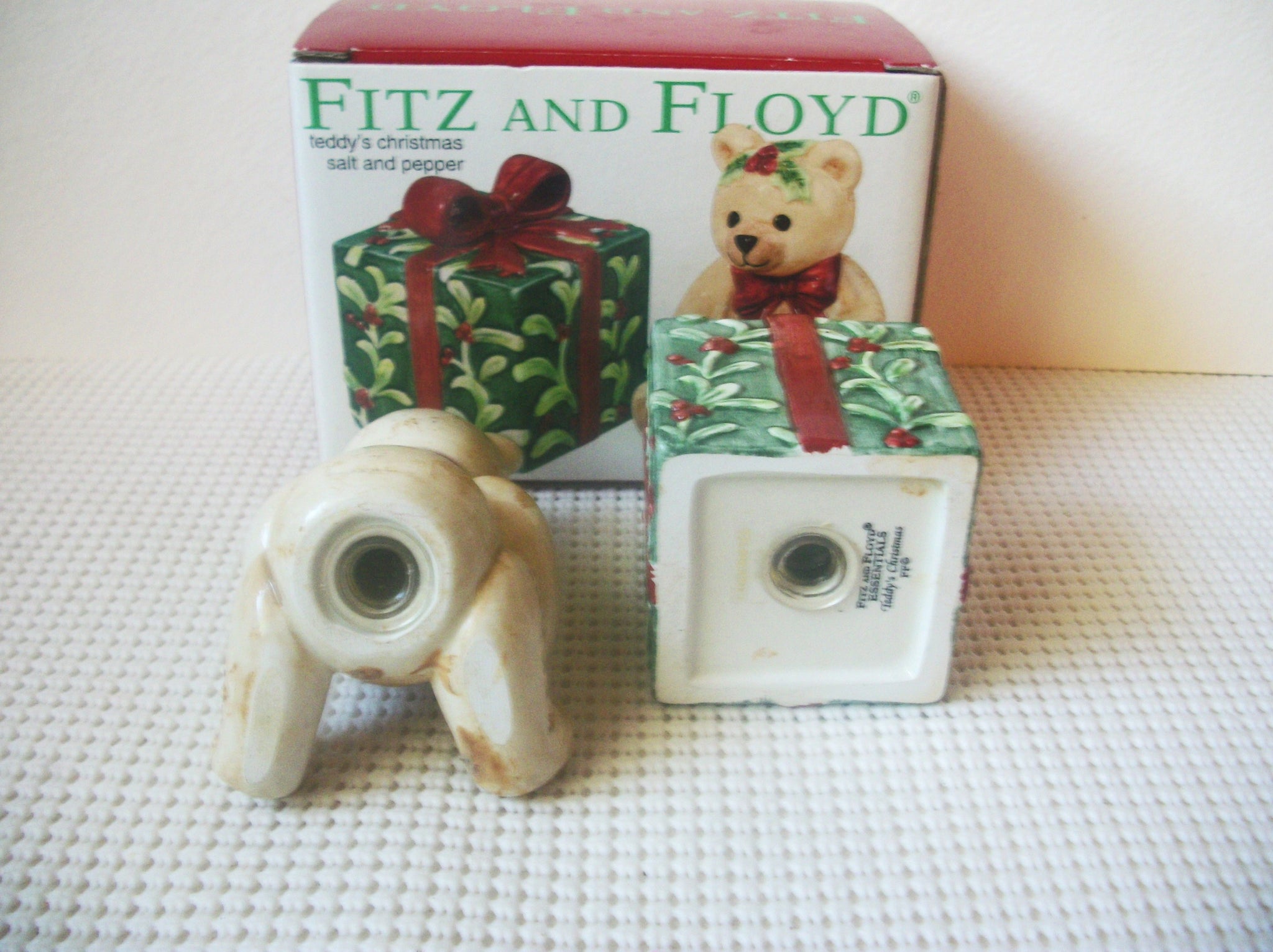 Vintage 2003 FITZ and FLOYD Christmas Salt and Pepper Shakers