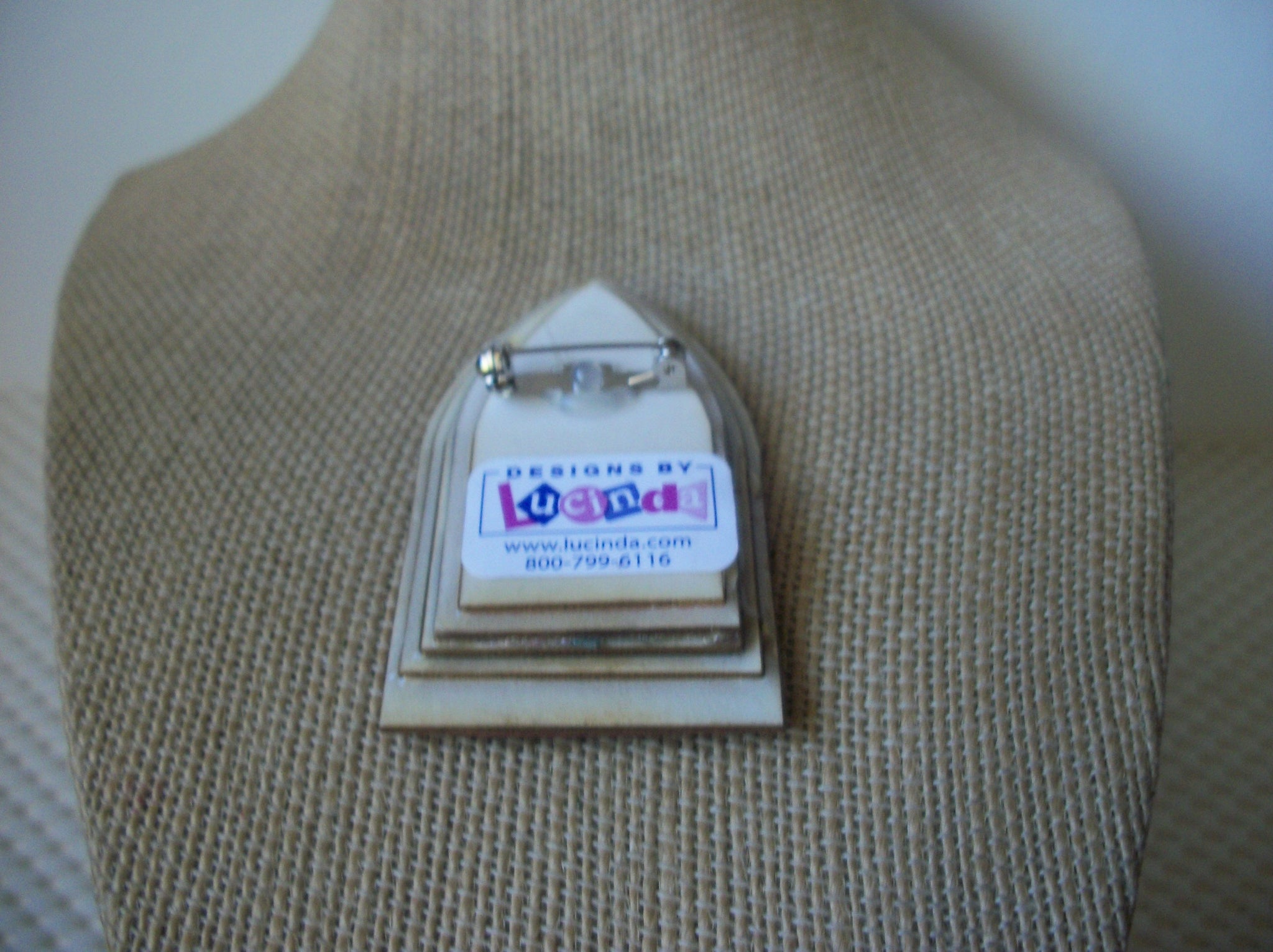 Highly Detailed Lucinda Pins, Church Window Glass PRAISE Religious Festive Very RARE 61318
