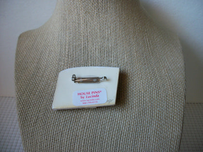 RARE Lucinda House Pin, Very Detailed Festive Christmas Snow Pine Tree Wreath 021321