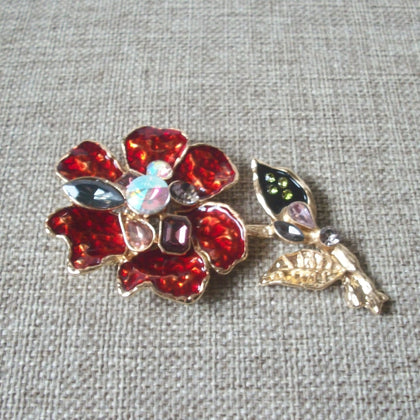 Larger Thick Vintage Flower Brooch Pin Colorful Crystal Inlays Enameled Gold Tone 10417