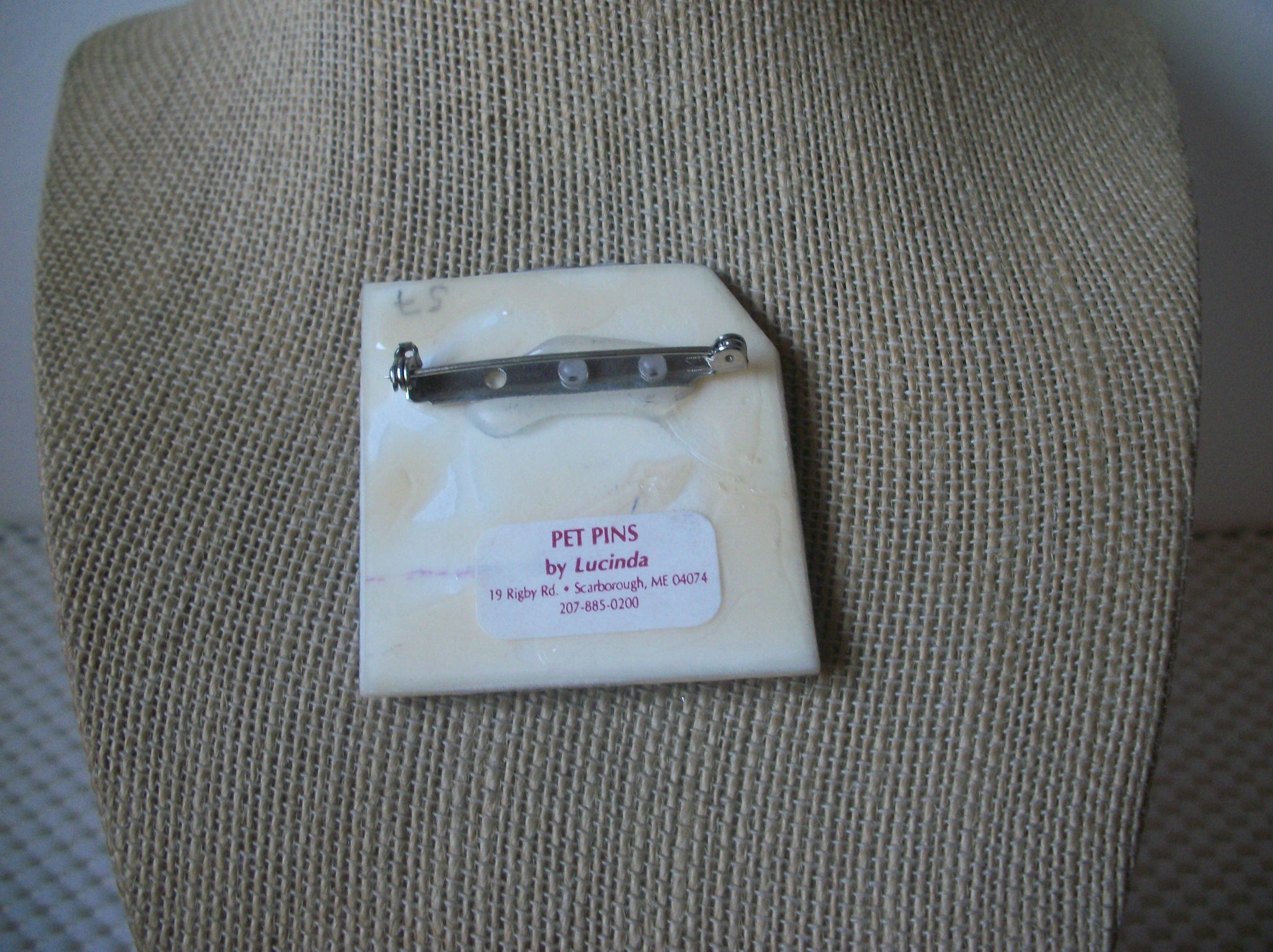 RARE Hard To Find Lucinda Pet Pins Dog Love Feeding Bowl 61318