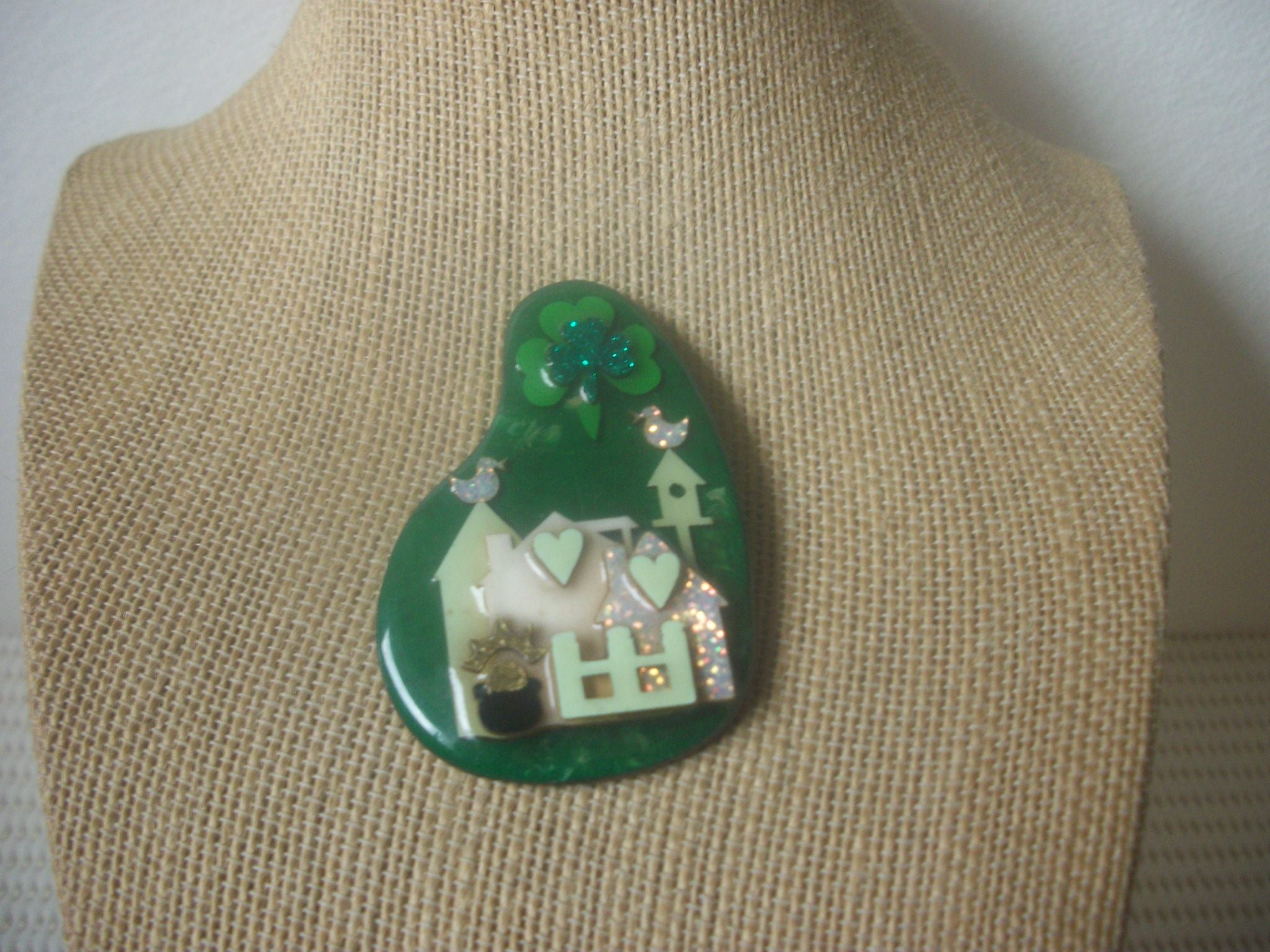 Very RARE Lucinda House Pin, St. Patrick`s Day Pot Of Gold Clover Glitter 021321