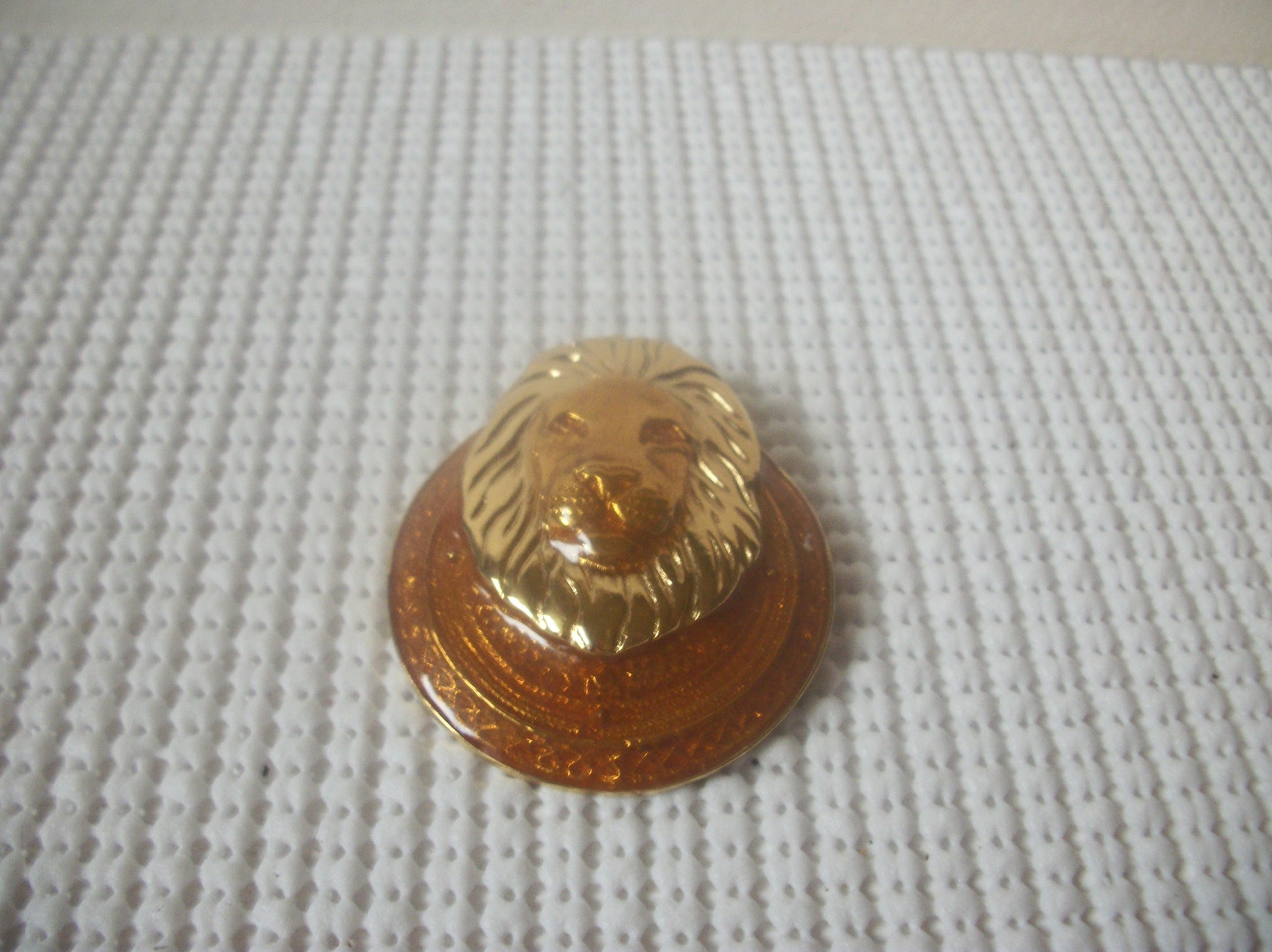 1950s I Am The King, BRASS Lion Head Large Metal Surreal Pin Pendant Enhancer 62018