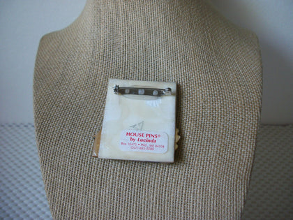 Hard To Find Lucinda St Patrick`s Day House Pin Pot Of Gold Irish Clover Shamrock 61318