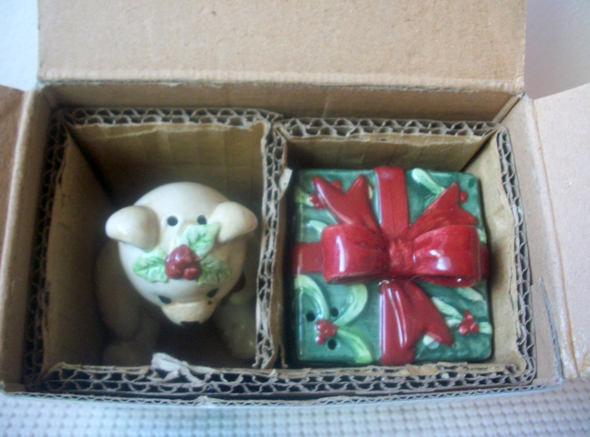 Vintage 2003 FITZ and FLOYD Christmas Salt and Pepper Shakers