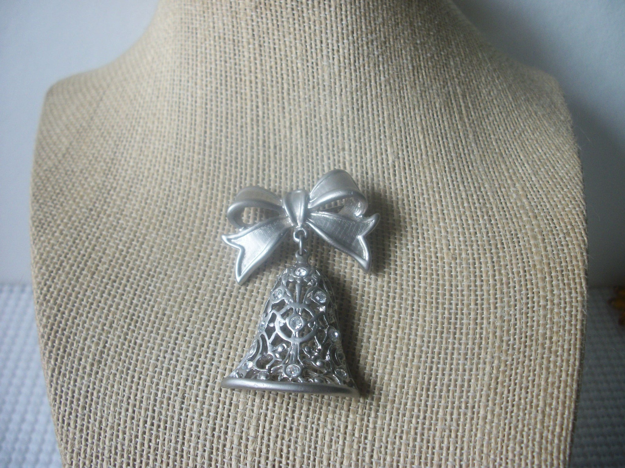 Vintage Brooch Pin Beautifully Detailed Bell Ribbon Tie Clear Rhinestones, Silver Tone 121516