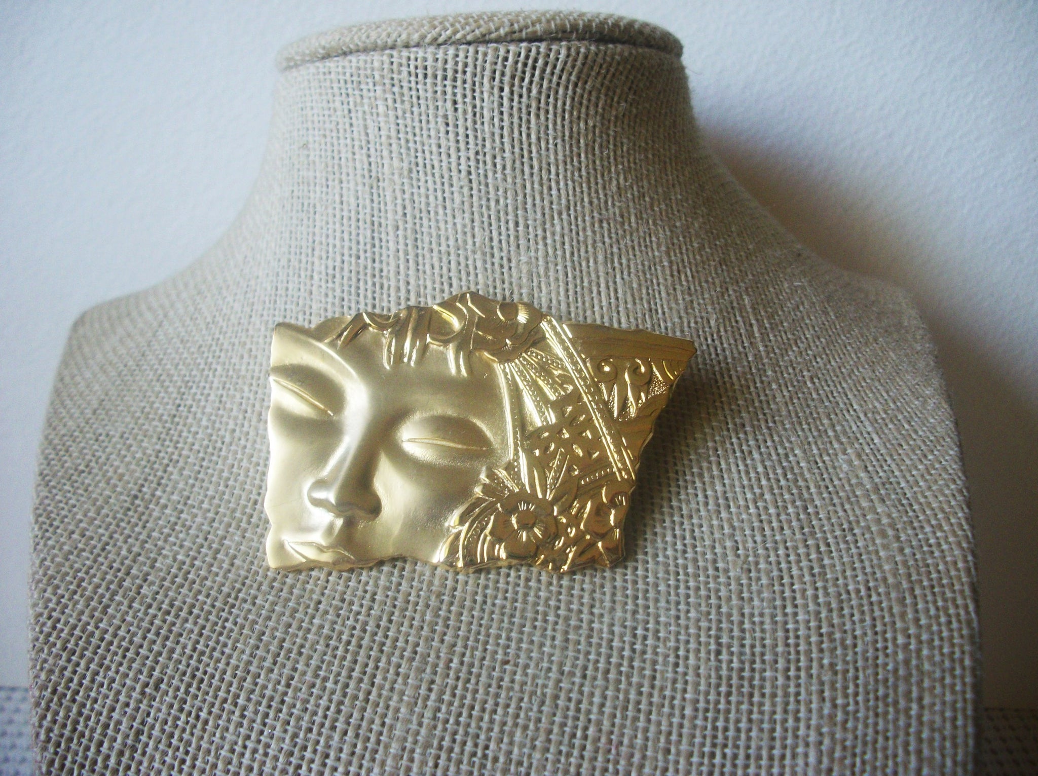 Vintage Brooch Pin, Abstract  Modern, Portrait Figural, Gold Tone, 90517