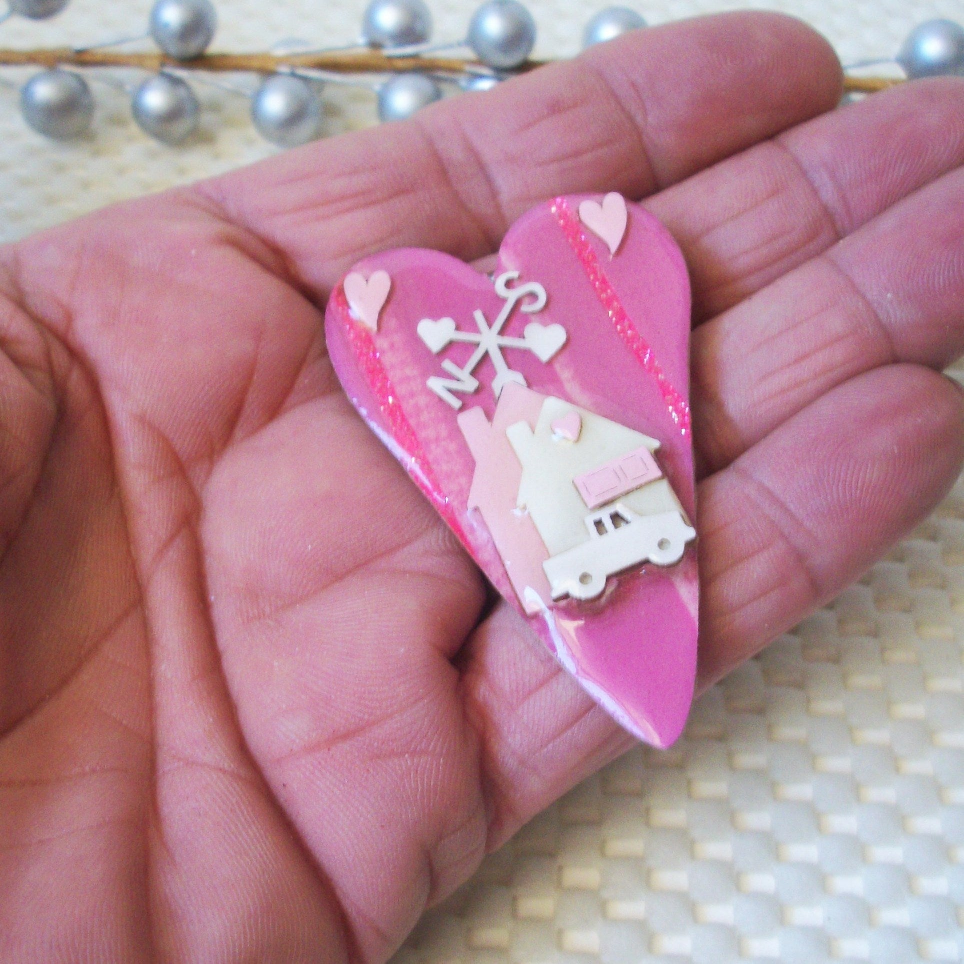 Rare Hard To Find Lucinda House Pins Pink Red Valentine`s Day Hearts Love Your Way Glitter 41017