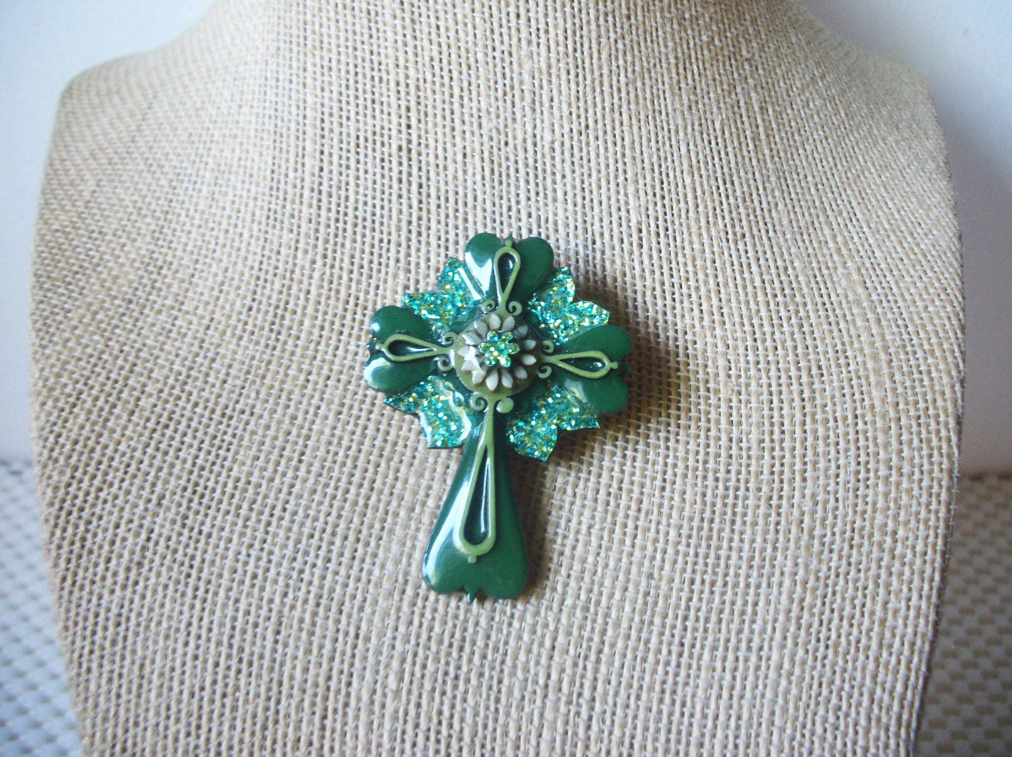 RARE Hard To Find Lucinda Irish Cross Shamrock Green Glitter Enhancer 61318