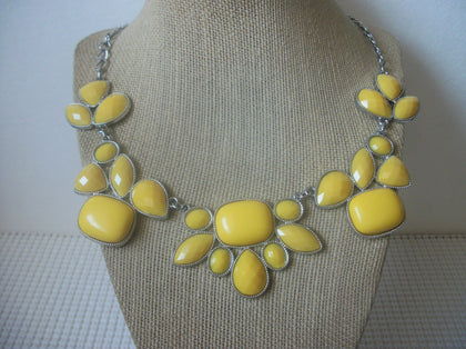 Retro 20" - 22" Yellow Bib Design Panel Silver Tone 030321