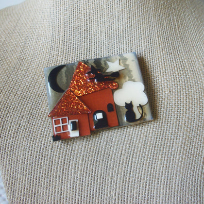 Highly Detailed Lucinda House Pins, Halloween Flying Witch Little Scared Cat 61318