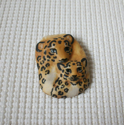 Vintage Signed Carol Halmy Hand Painted Porcelain Cheetah Cat Mother Daughter Brooch Pin 030521