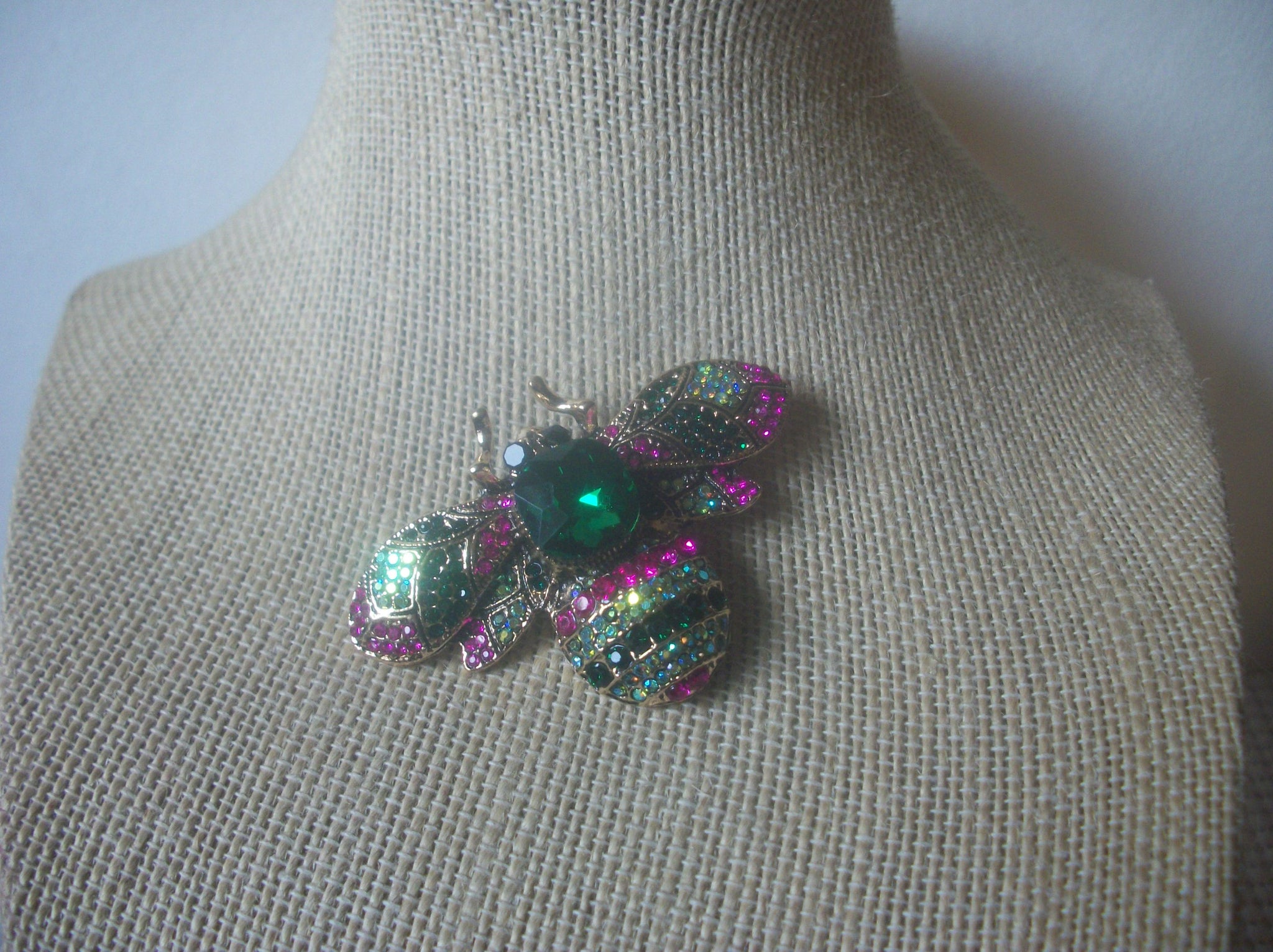 Vintage Brooch Pin Exquisite Bumble Bee Sparkling Colorful Rhinestones, Gold Tone, 023021
