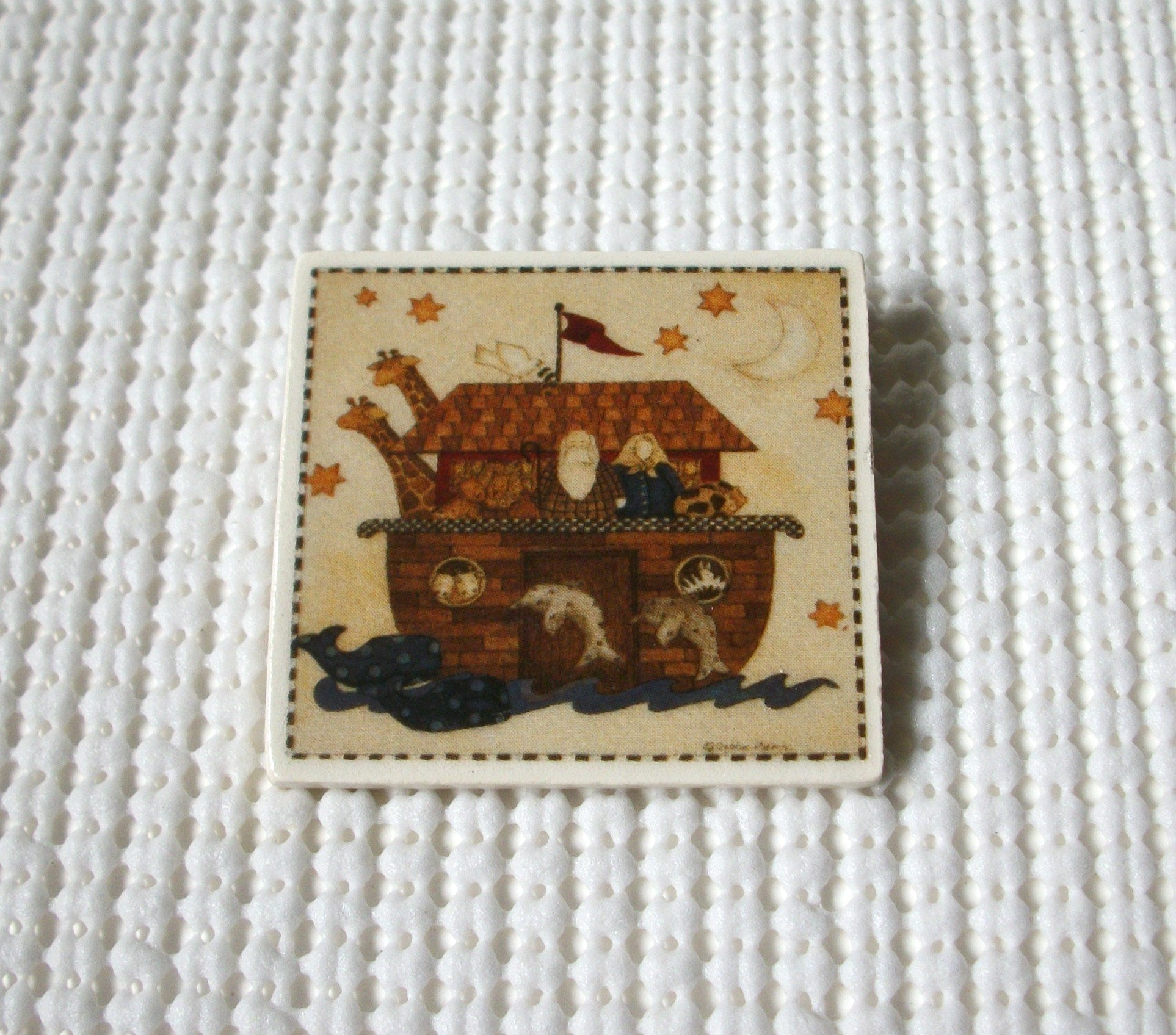Vintage Brooch Pin, Signed Debbie Mumm By Mill Hill 2000 Glazed Hand Painted Ceramic Noah's Arc 030521Vintage Brooch Pin, Signed Debbie Mumm By Mill Hill 2000 Glazed Hand Painted Ceramic Noah's Arc 030521