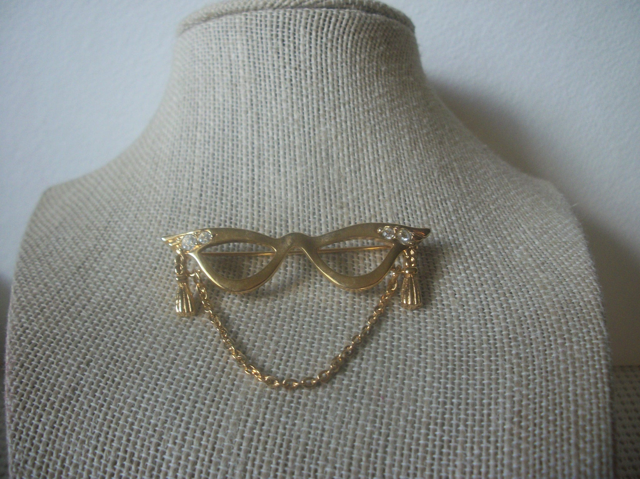 Vintage Brooch Pin, Cat Eye Glasses, Clear Rhinestones, Gold Tone, Chain Links, 72517