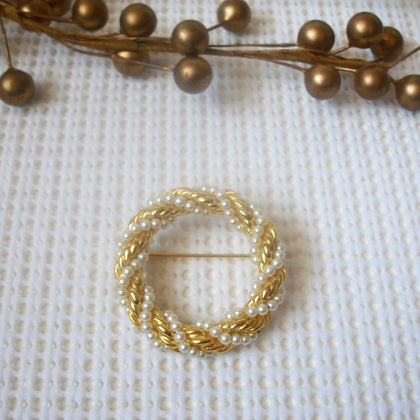 Vintage Brooch Pin Gold Toned Baroque White Faux Pearl  61717