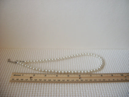 Retro 18" - 20" Necklace Pretty White Faux Pearls 030221