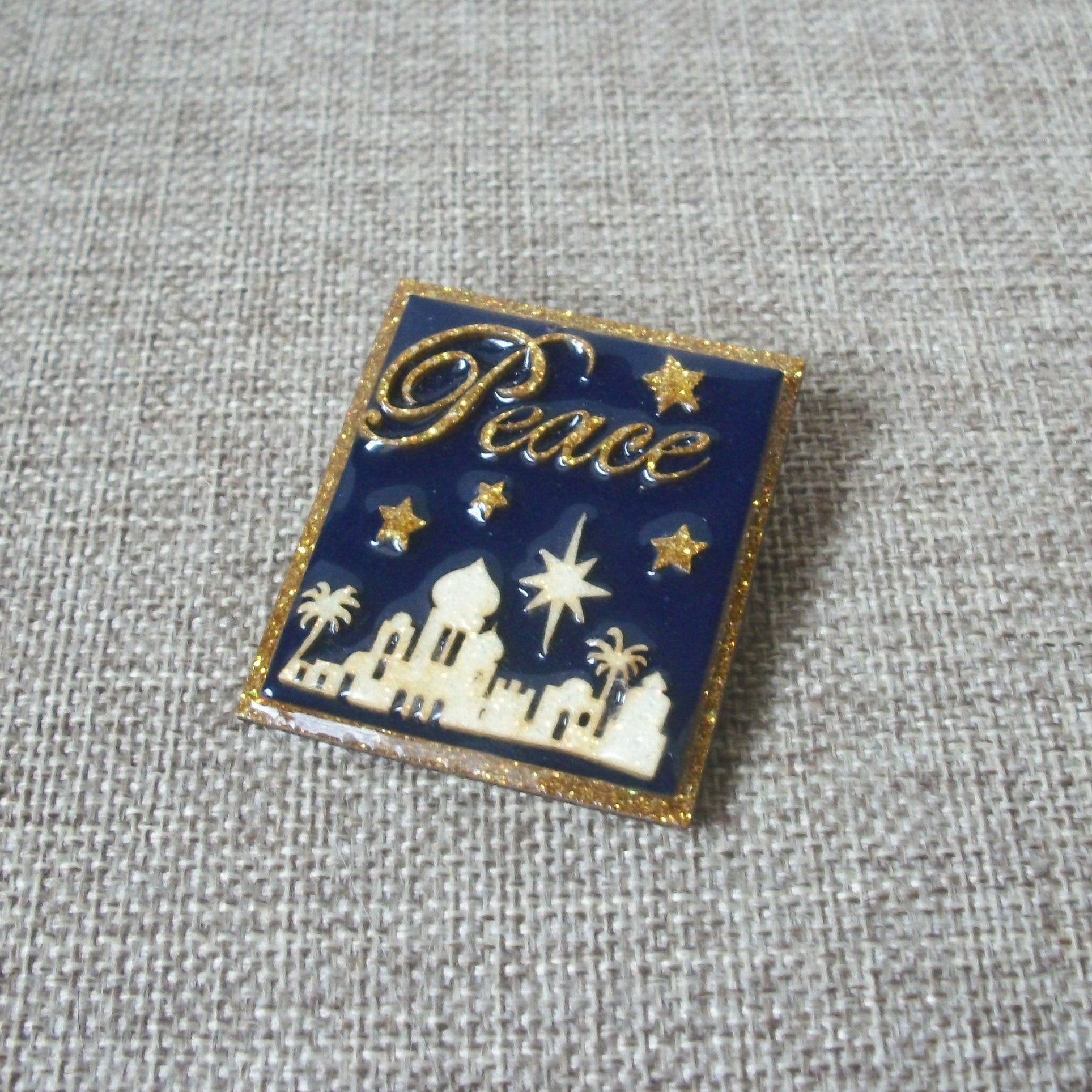 Vintage Lucinda Pin Christmas Peace Bethlehem Stars Nativity Scene