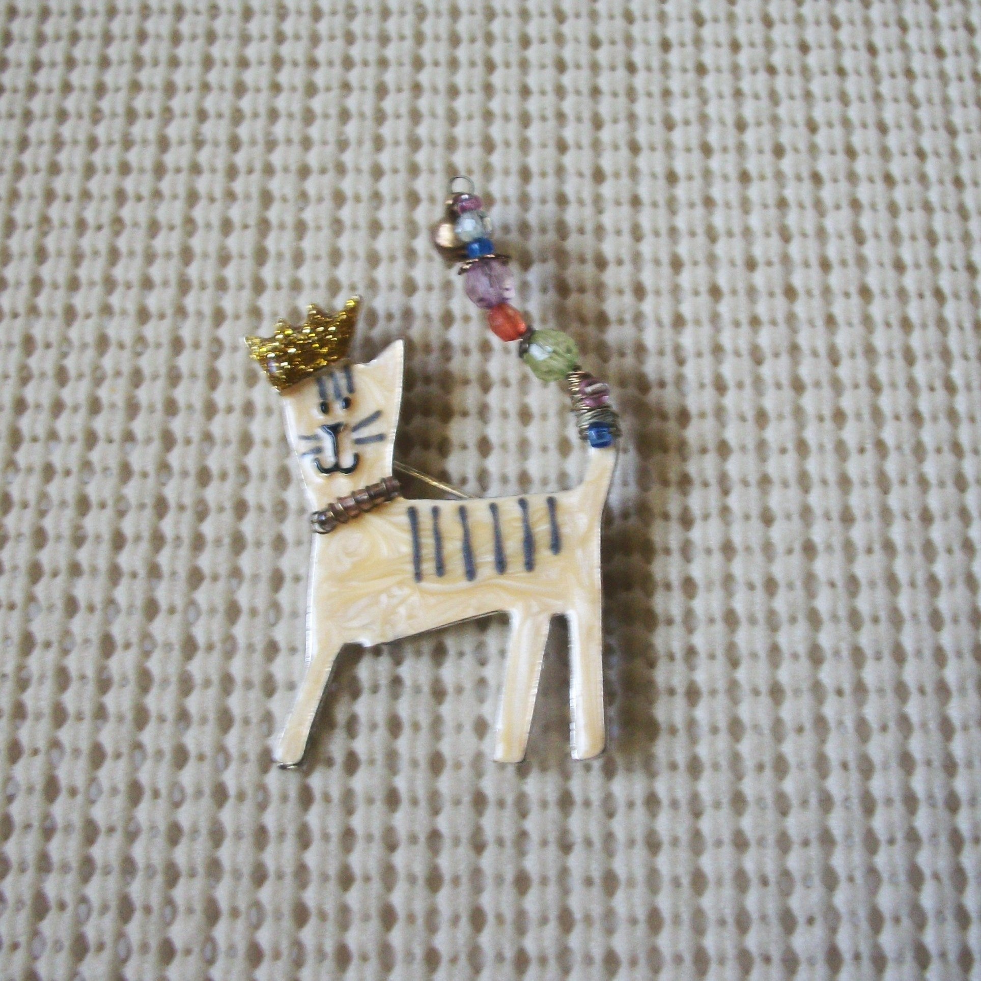 Signed TC Vintage Brooch Pin, Beige Cat Enameled Hand Painted Face Crown Queen Diva Crystal Glass Tail Silver Tone 122220