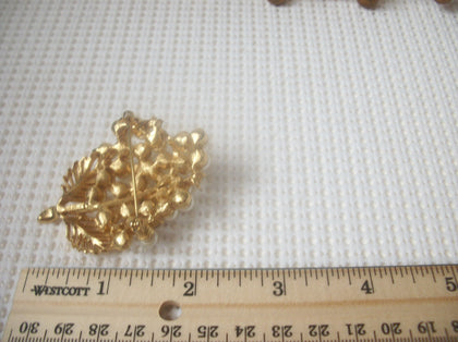 Vintage Brooch Pin, Signed LISNER Gorgeous Grapevine White Faux Pearls Clear Crystals Gold Tone,
