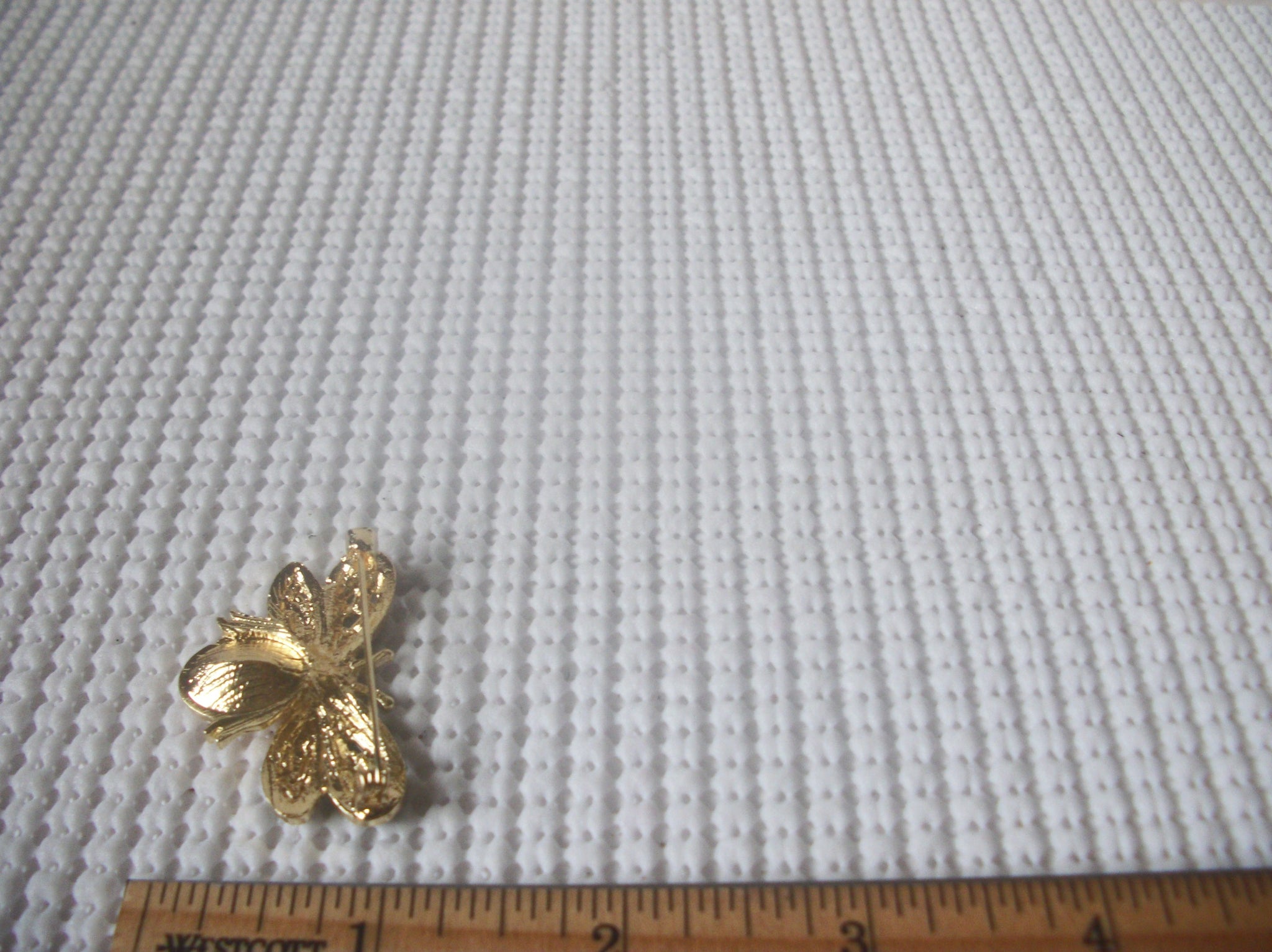 Vintage Brooch Pin Exquisite Honey  Bee Sparkling Clear Rhinestones, Golden Glass Gold Tone, 023021