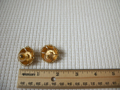 Gorgeous Vintage Signed MONET Pierced Earrings Textured Gold Tone 030521