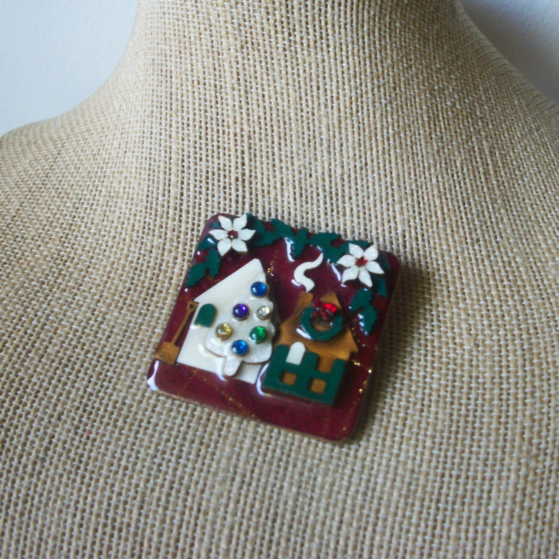 Highly Detailed Lucinda Christmas House Pins, Poinsettia Tree Wreath Glitter 61318