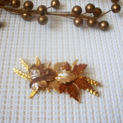 Larger Vintage Jewelry Gold Toned Enameled Maple Leaf Brooch Pin 61717