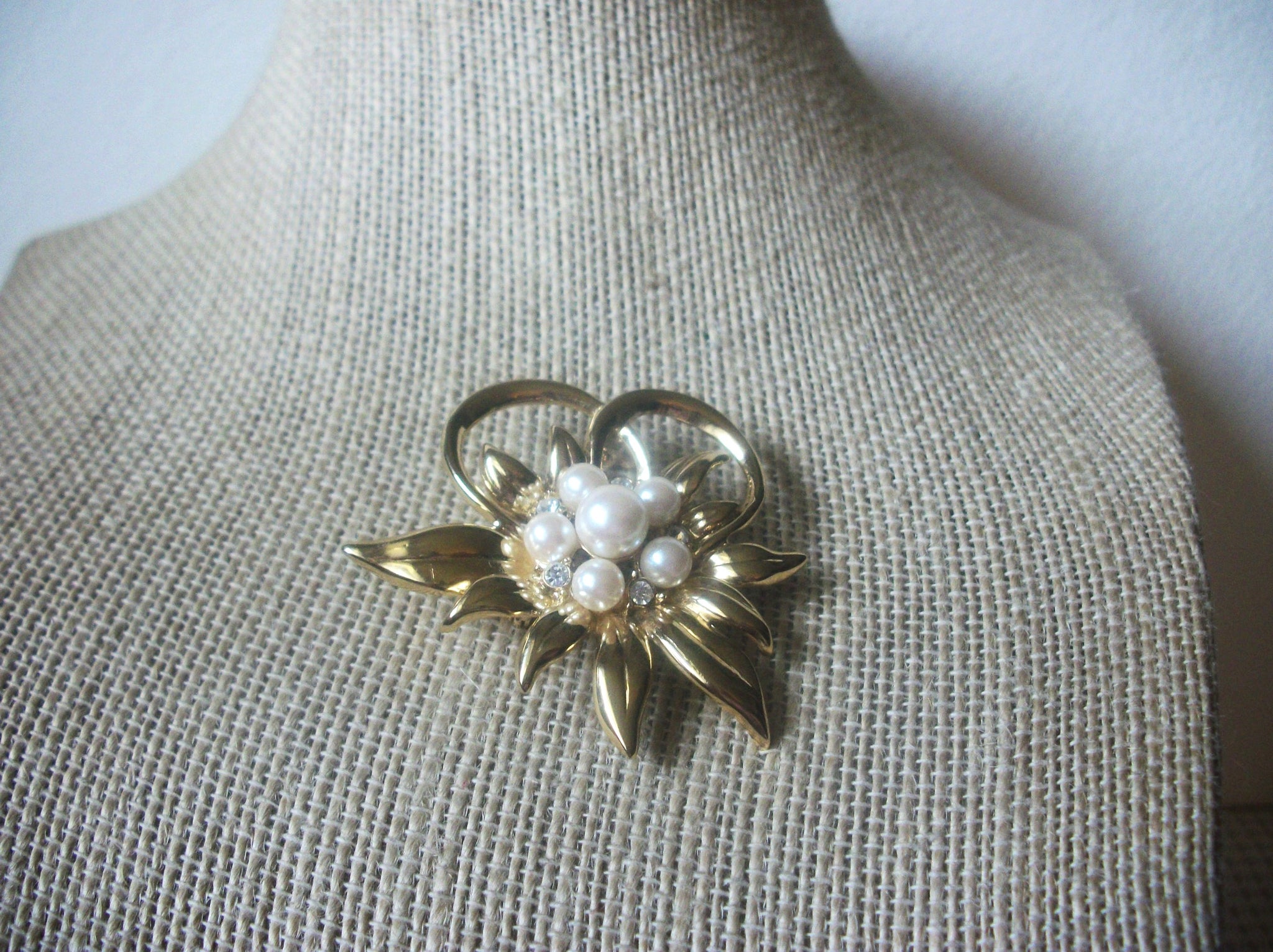 Vintage Brooch Pin, White Glass Pearls, Clear Rhinestones, Floral Flower, Gold Tone, 70217