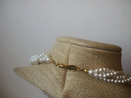 Beautiful Vintage 20" Necklace Signed NAPIER White Faux Pearls 92017