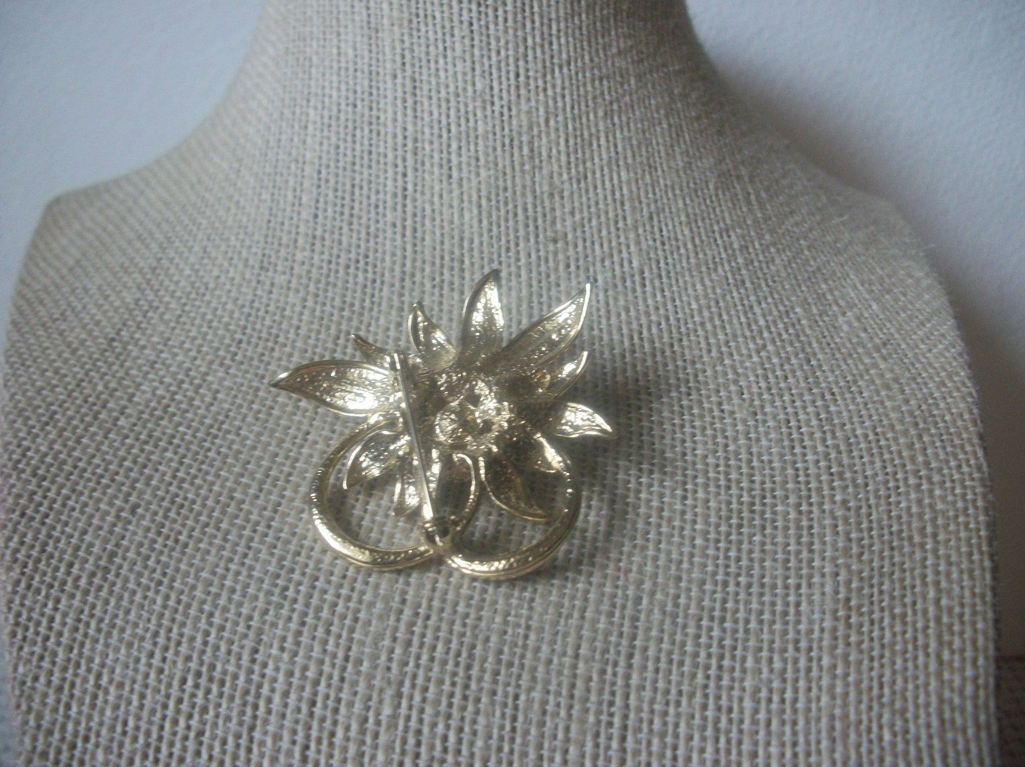 Vintage Brooch Pin, White Glass Pearls, Clear Rhinestones, Floral Flower, Gold Tone, 70217