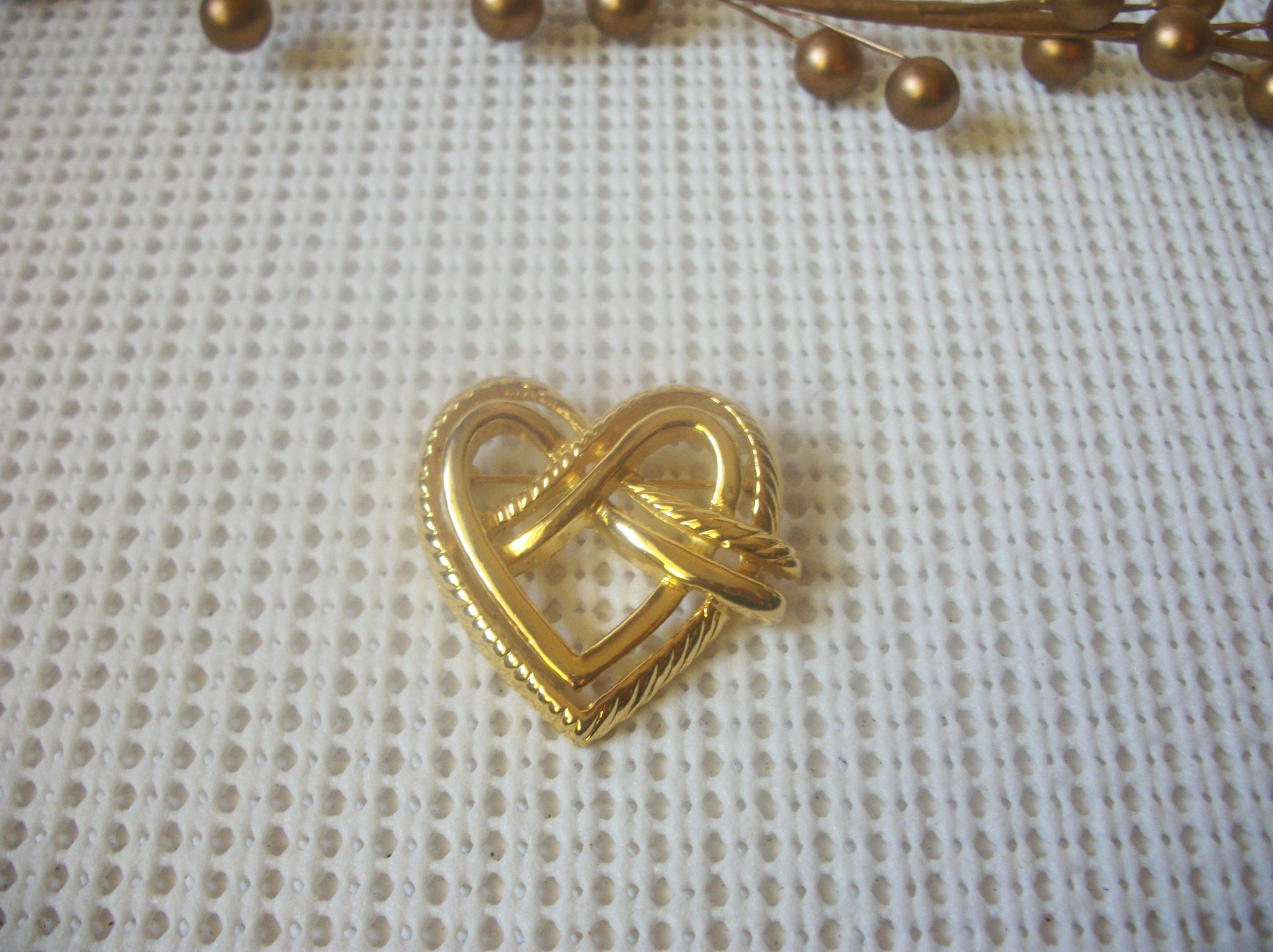 Vintage Jewelry, Intertwining Heart Love Forever, Gold Tone,52017