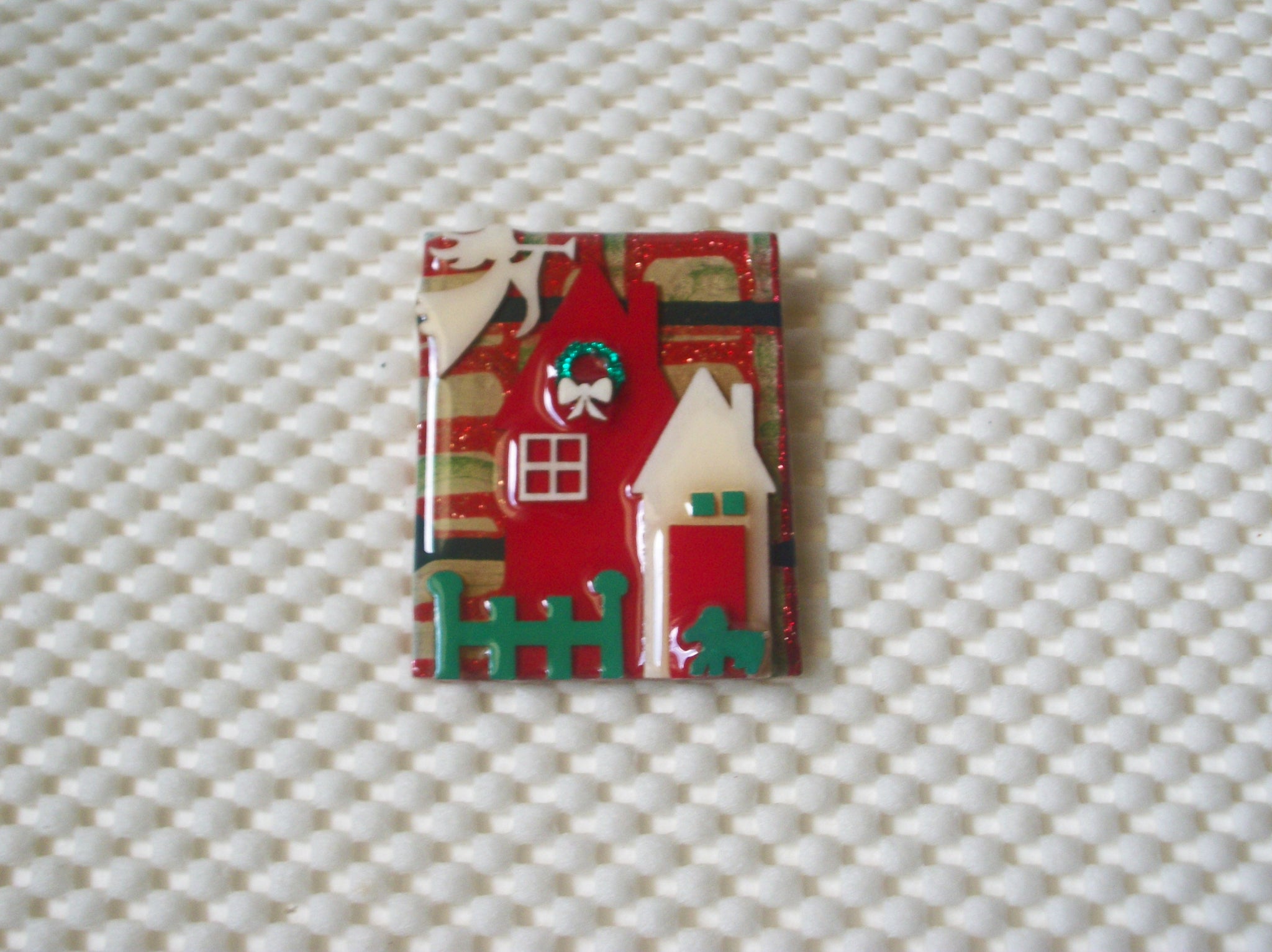 Vintage Lucinda House Pins, Highly Detailed Romantic Christmas Angel Playing Trumpet Wreath Glittery 61318