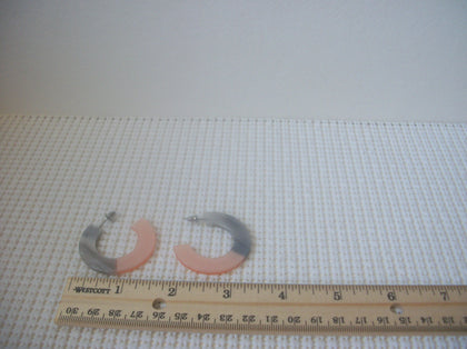 Vintage Pierced Earrings Pastel Coral Marbleized Gray Hoop Plastic Lucite 030221