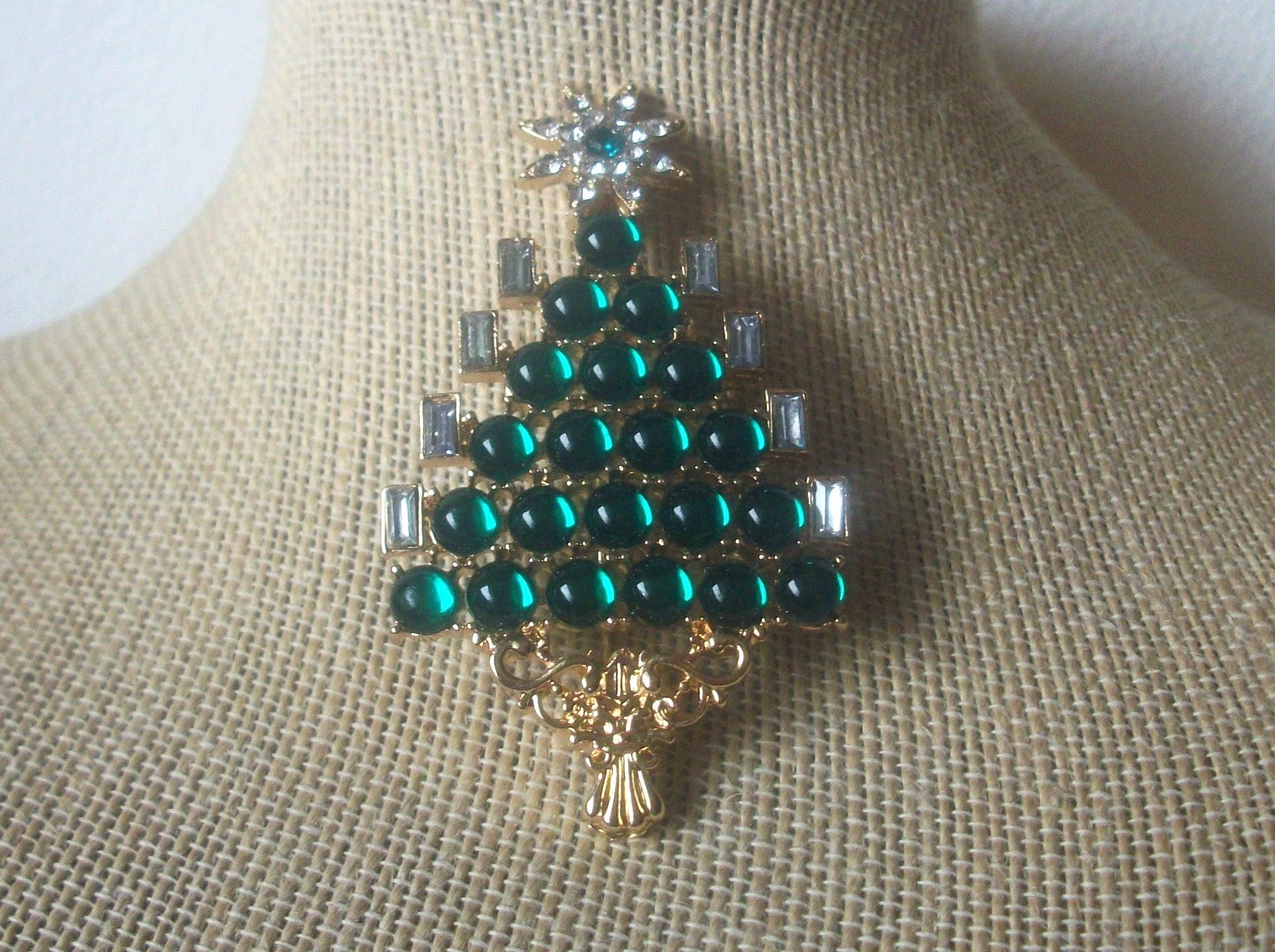 Vintage Jewelry, Christmas Tree, Festive, Green Glass, Clear Rhinestones, Brooch Pin 022621