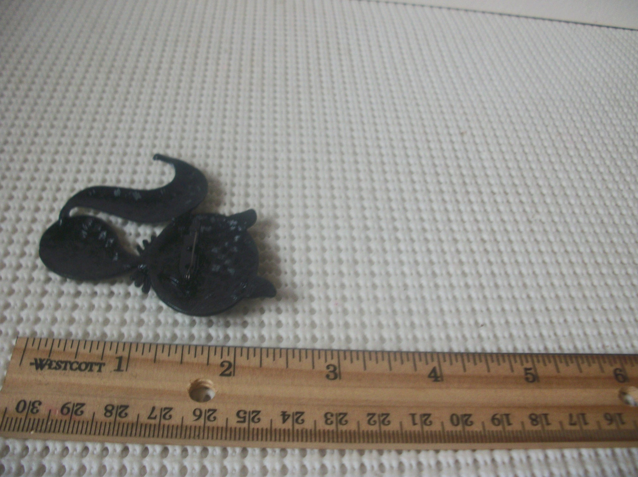 Larger Retro Jewelry Cute Gray Sly Fox, Enameled Black Tone, Brooch Pin 022621