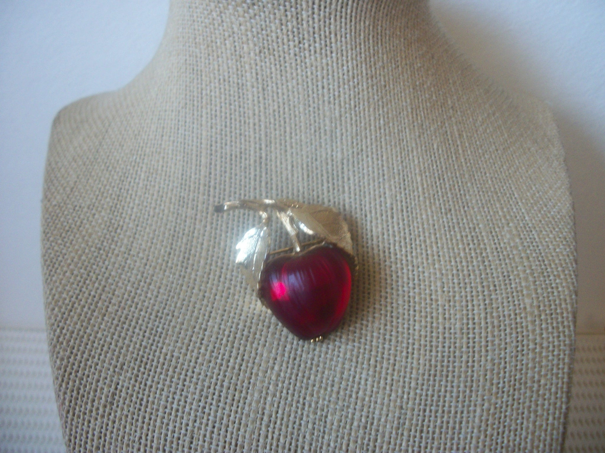 Vintage Brooch Pin Signed NAPIER Red Apple Lucite Gold Tone 11217