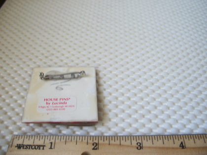 Vintage Lucinda House Pins, Rainbow Sky Tulips Bright Happy Sun 61318