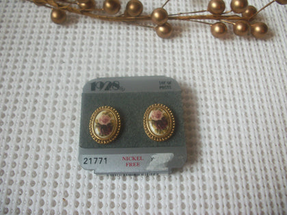 Vintage Brooch Pin, 1928 Company Small Glass Painted Floral Victorian Pierced Gold Tone 52017