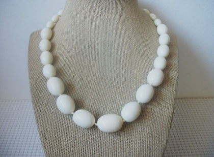 Gorgeous Vintage 18" Signed TRIFARI Light Cream Individual Knotted Graduated Design Necklace 030421