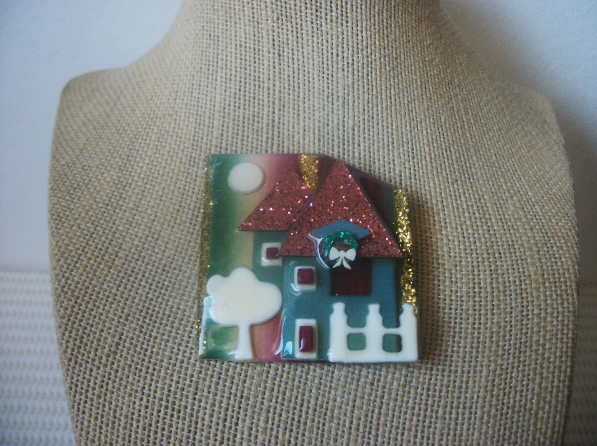 Highly Detailed Lucinda House Pins, Festive Christmas House Glitter Roof In Pink 021321