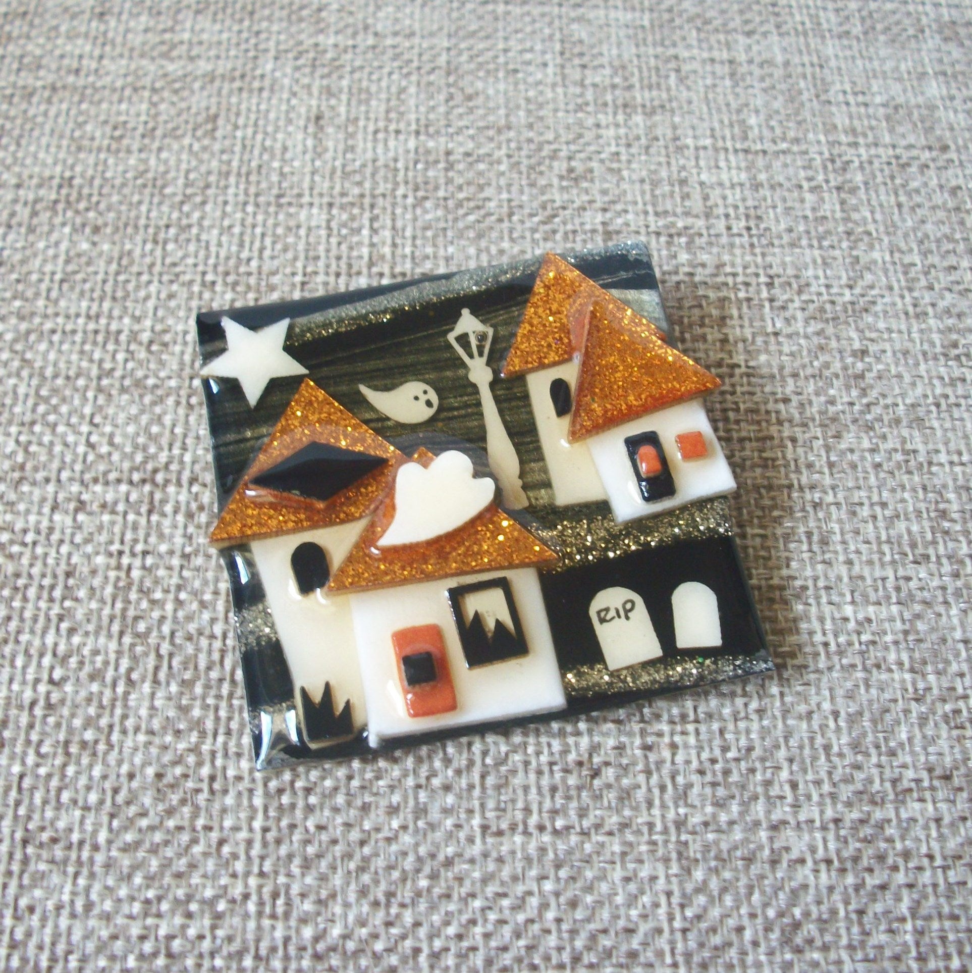Vintage Lucinda House Pin Halloween Ghosts Rip Star Scary Night 42617